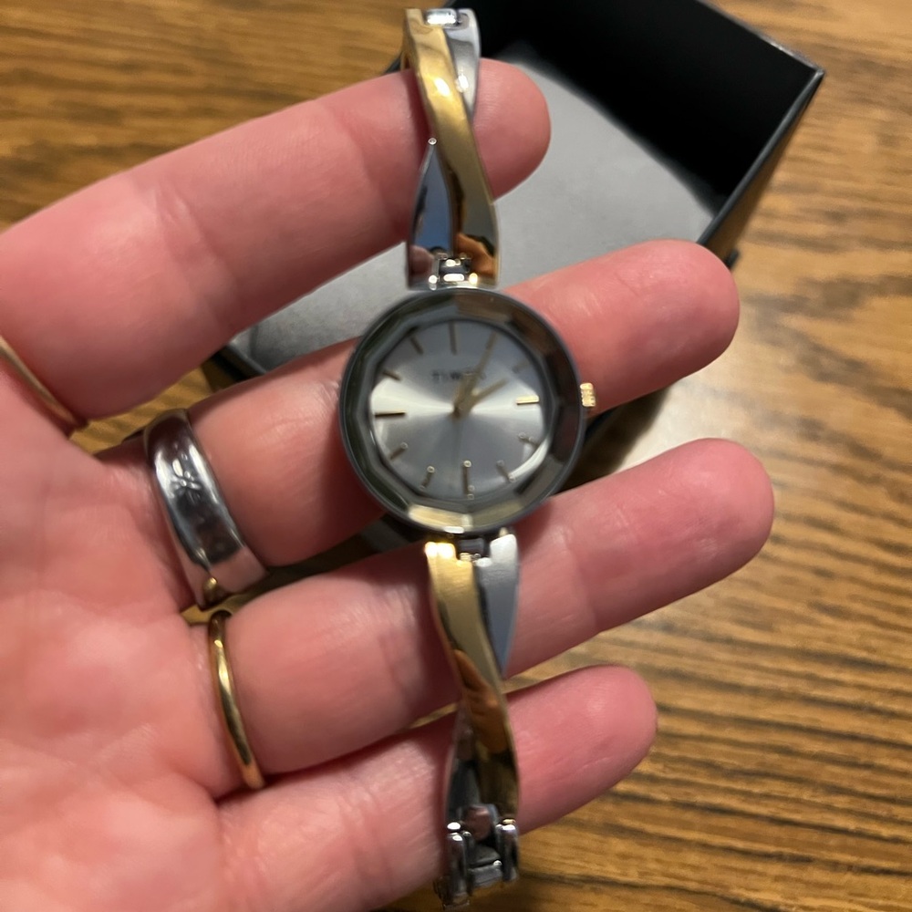 NIB Timex Gold and Silver Ladies Classic Watch ⌚️ - Picture 2 of 5